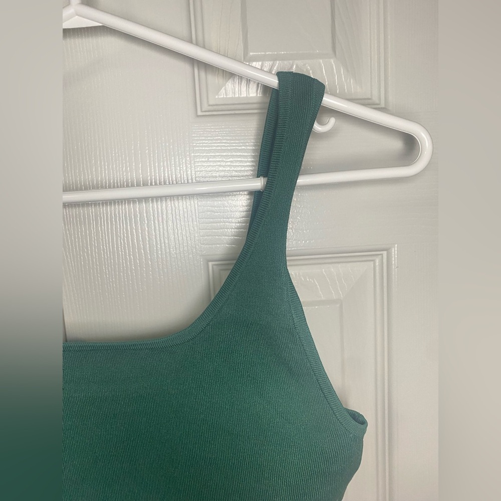 New Aritzia Babaton Sculpt Knit Squareneck Cropped Tank - Picture 6 of 10